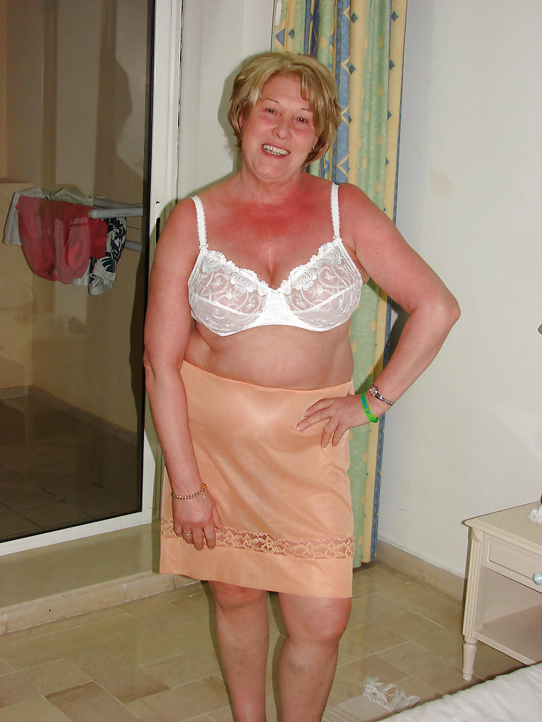 MATURE AND GRANNY SHOW THEIR BITS #30206727