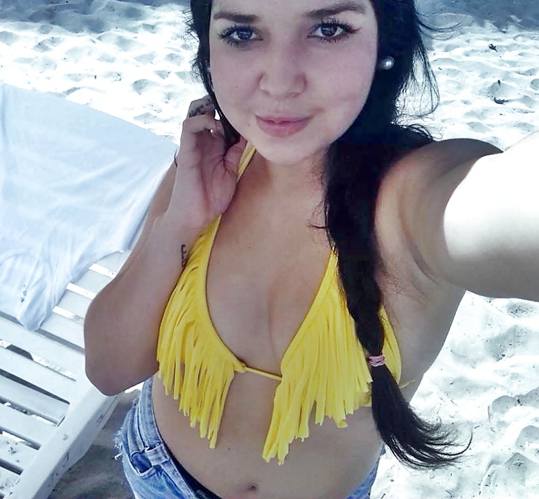 Latina Mädchen Am Strand #34299061