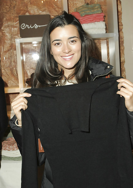 Cote de pablo 3
 #40215813