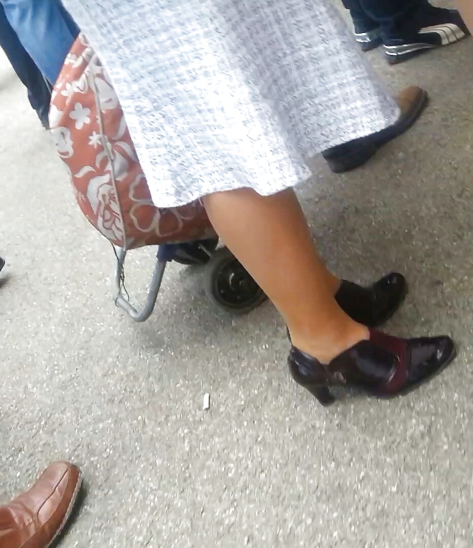 Spy feet, legs and skirt romanian #26835161