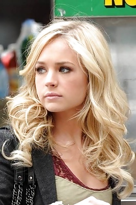 Britt robertson
 #23960902