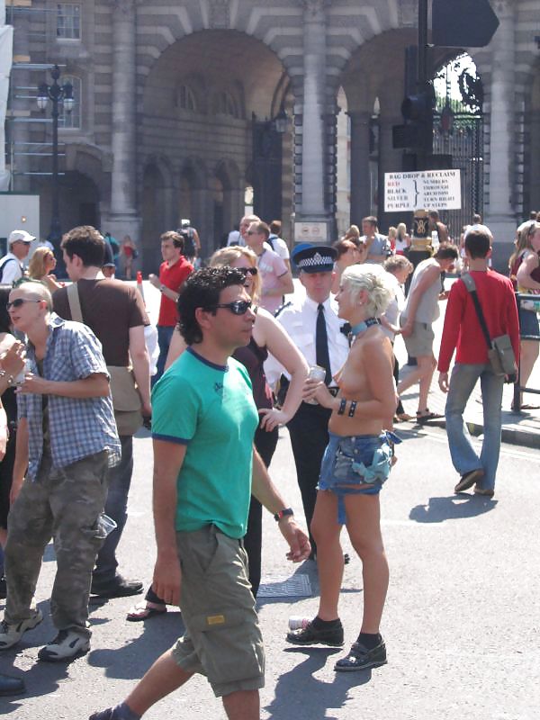 Zeigen Sie Ihre Titten 44 #36818094