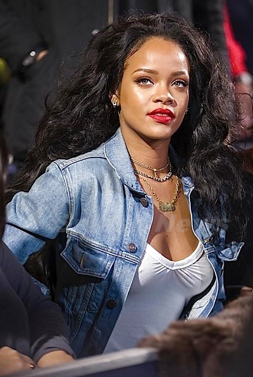 Rihanna #32491829