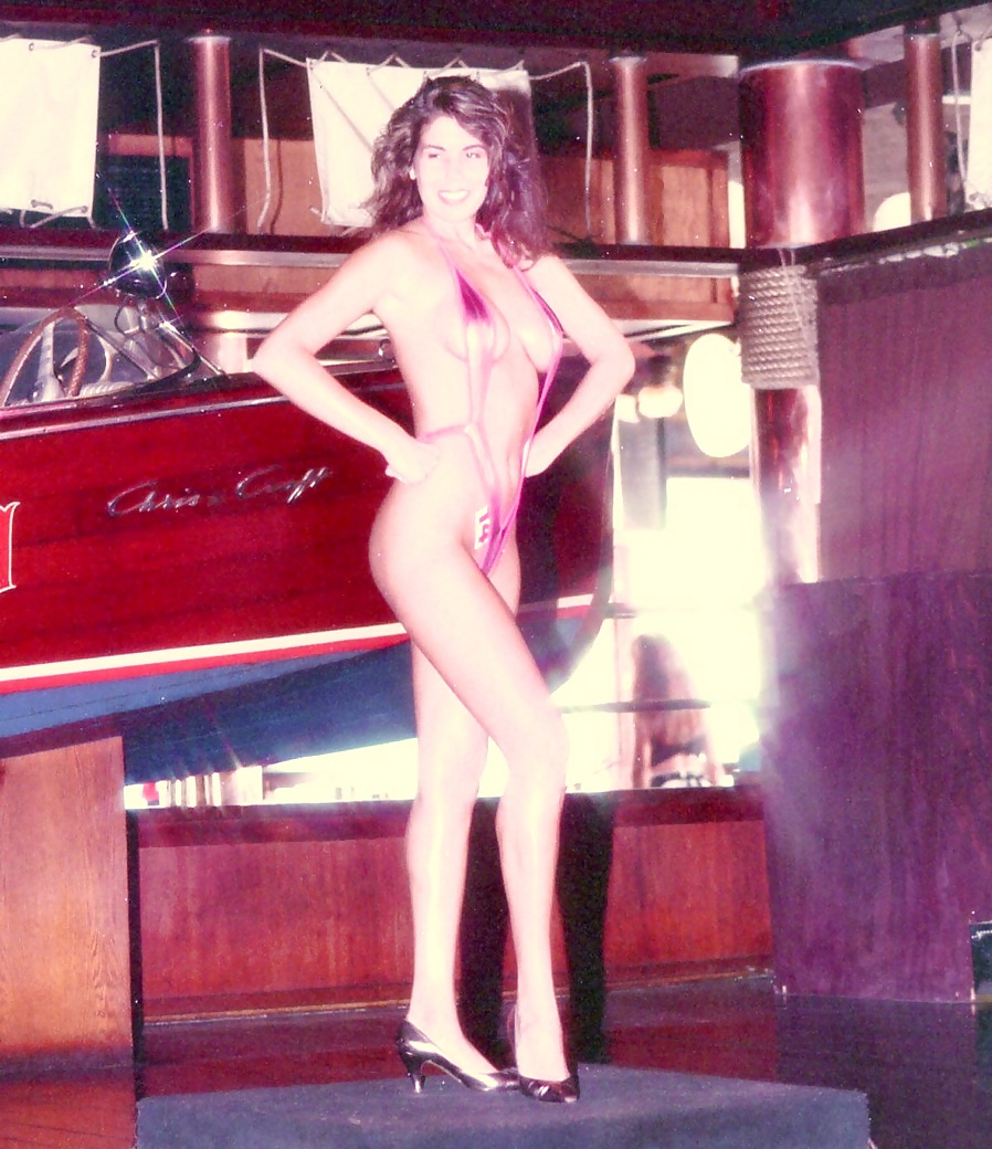 Retro 80er & 90er Jahre Hohe Bein Bikini & Badeanzüge #39894483