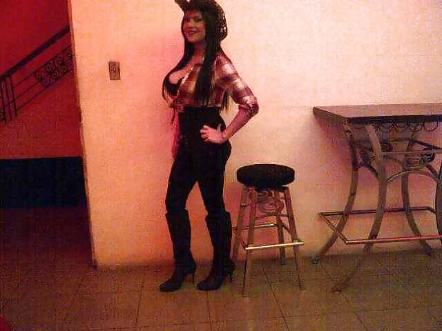 Mia, una nueva puta
 #35625999