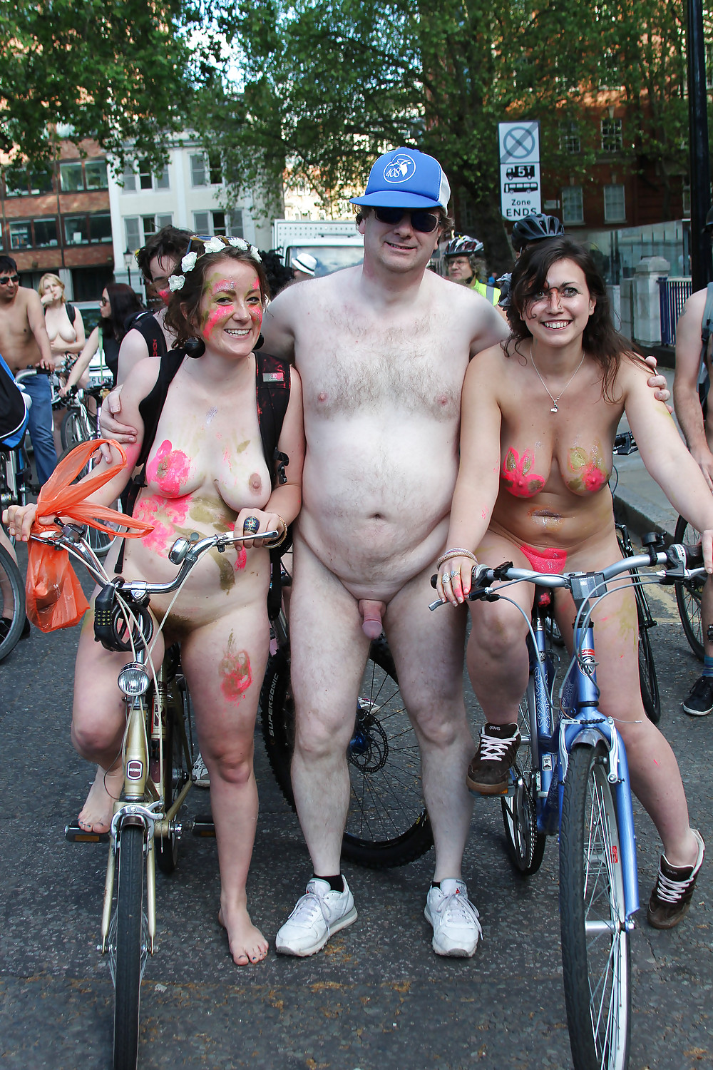 裸で自転車に乗る世界 2
 #36527827