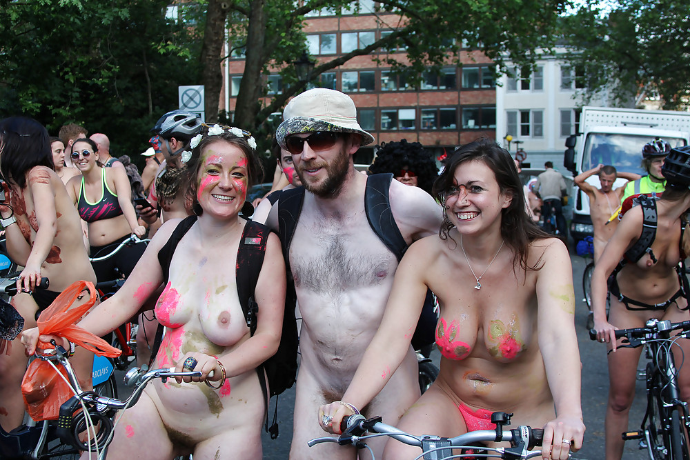 Mundo desnudo en bicicleta 2
 #36527848