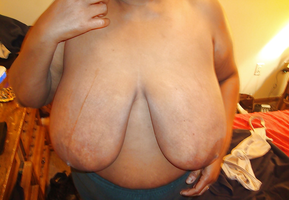Tia Anabela and her big tits chocolate #23850589