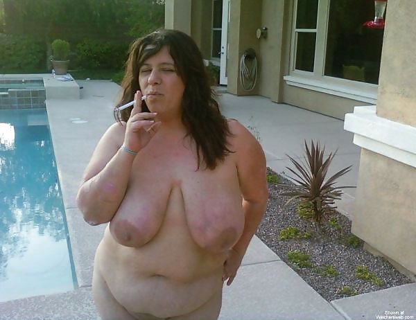 Mind if she smokes #23190539