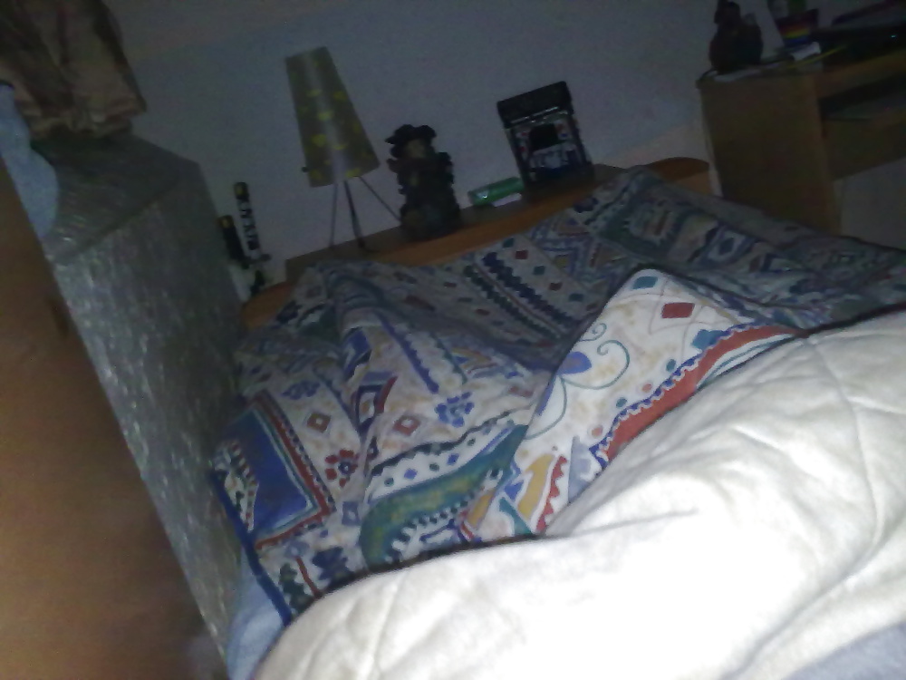 De madrugada me despierto...
 #27711703