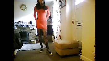 Crossdresser in minidress rosa corto
 #23970602