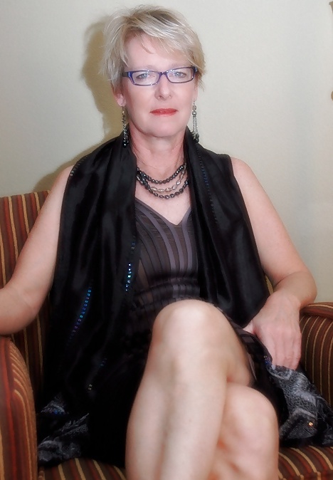 Hot english upperclass housewife