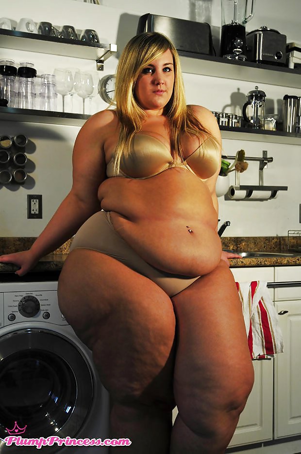 Bbw's,chubbies,big bellies,weight gainers,big tits
 #26328543