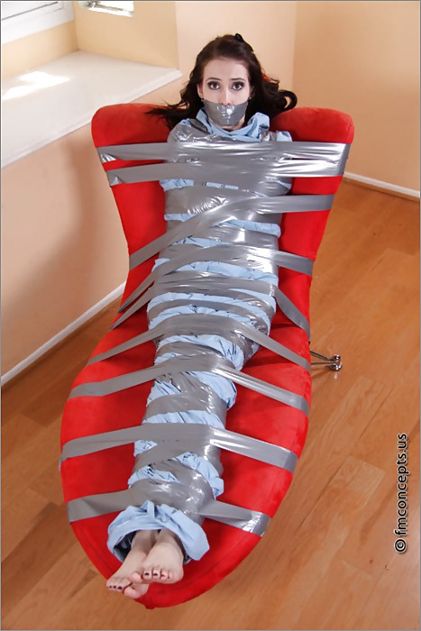 Fetish 2: mummificazione bondage con plastica e nastro adesivo
 #24128888
