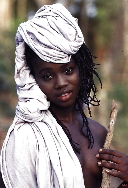 ゴージャスなアフリカ系黒人女性のポートレイト
 #34995410
