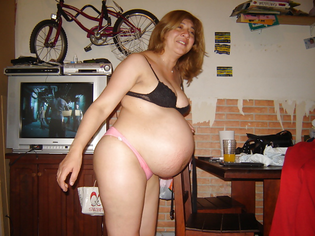 Claudia embarazada se muestra como assfucked
 #33660449