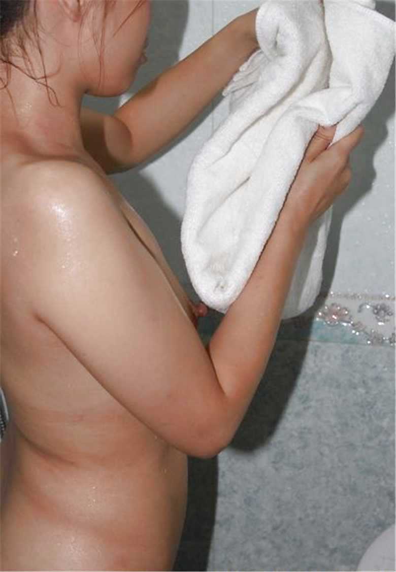 シャワーを浴びる中国女児
 #35826949