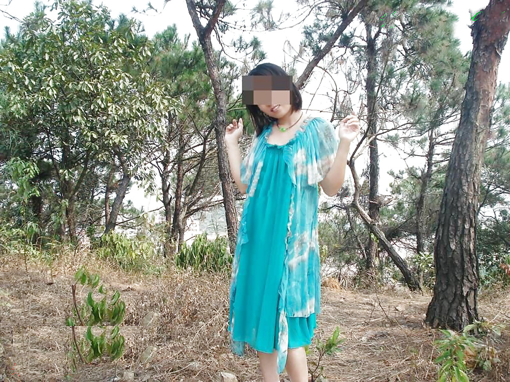 Chinese married girl undressed in the trees #29339130
