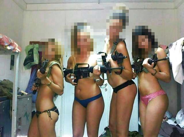 Mujeres de defensa israelíes ( en su mayoría no desnudas )
 #26785861