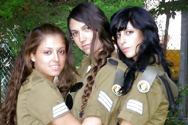 Donne della difesa israeliana (in gran parte non nude)
 #26785900