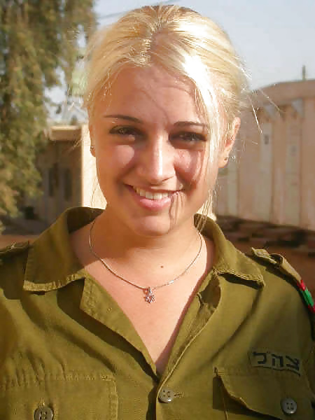 Donne della difesa israeliana (in gran parte non nude)
 #26785904