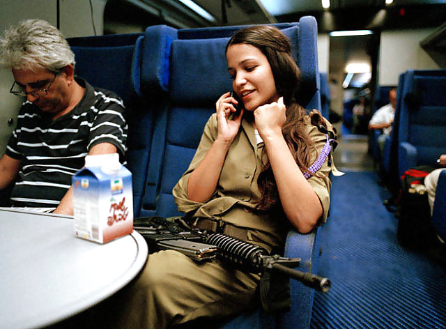 Donne della difesa israeliana (in gran parte non nude)
 #26785941