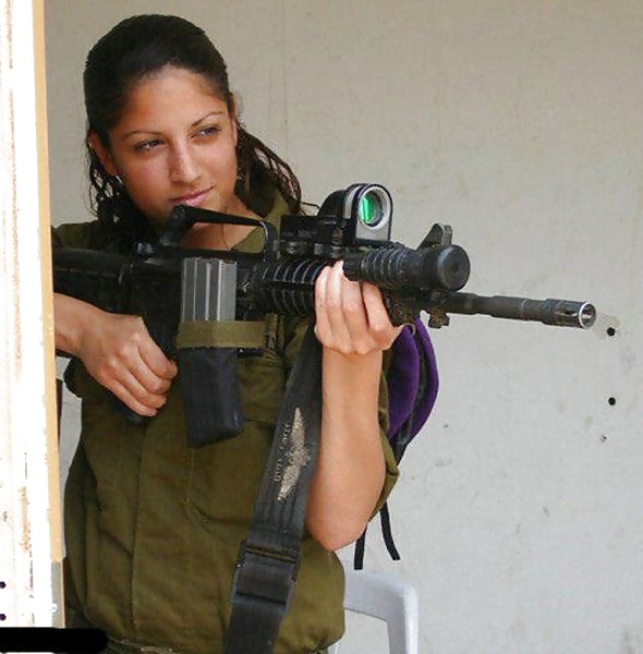 Mujeres de defensa israelíes ( en su mayoría no desnudas )
 #26785987