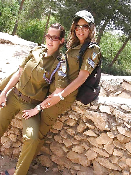 Mujeres de defensa israelíes ( en su mayoría no desnudas )
 #26786031