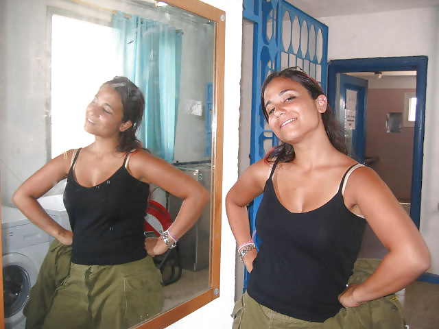 Mujeres de defensa israelíes ( en su mayoría no desnudas )
 #26786039