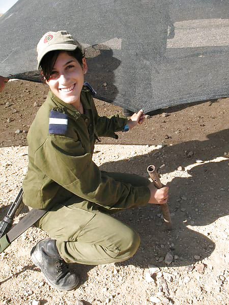 Mujeres de defensa israelíes ( en su mayoría no desnudas )
 #26786054