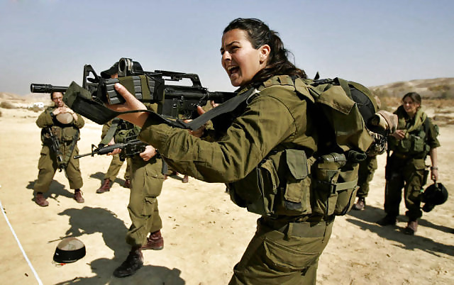 Mujeres de defensa israelíes ( en su mayoría no desnudas )
 #26786060
