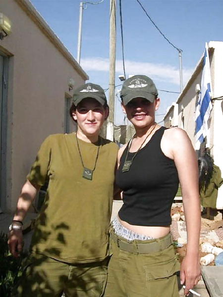 Mujeres de defensa israelíes ( en su mayoría no desnudas )
 #26786069