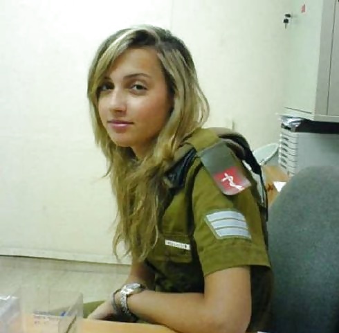 Mujeres de defensa israelíes ( en su mayoría no desnudas )
 #26786109