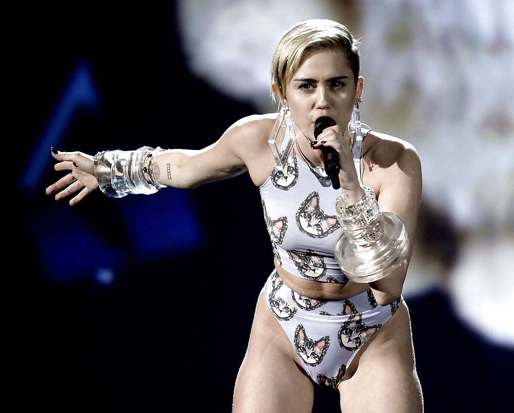 Sexy Miley Cyrus American Music Awards November 2013 #23144332