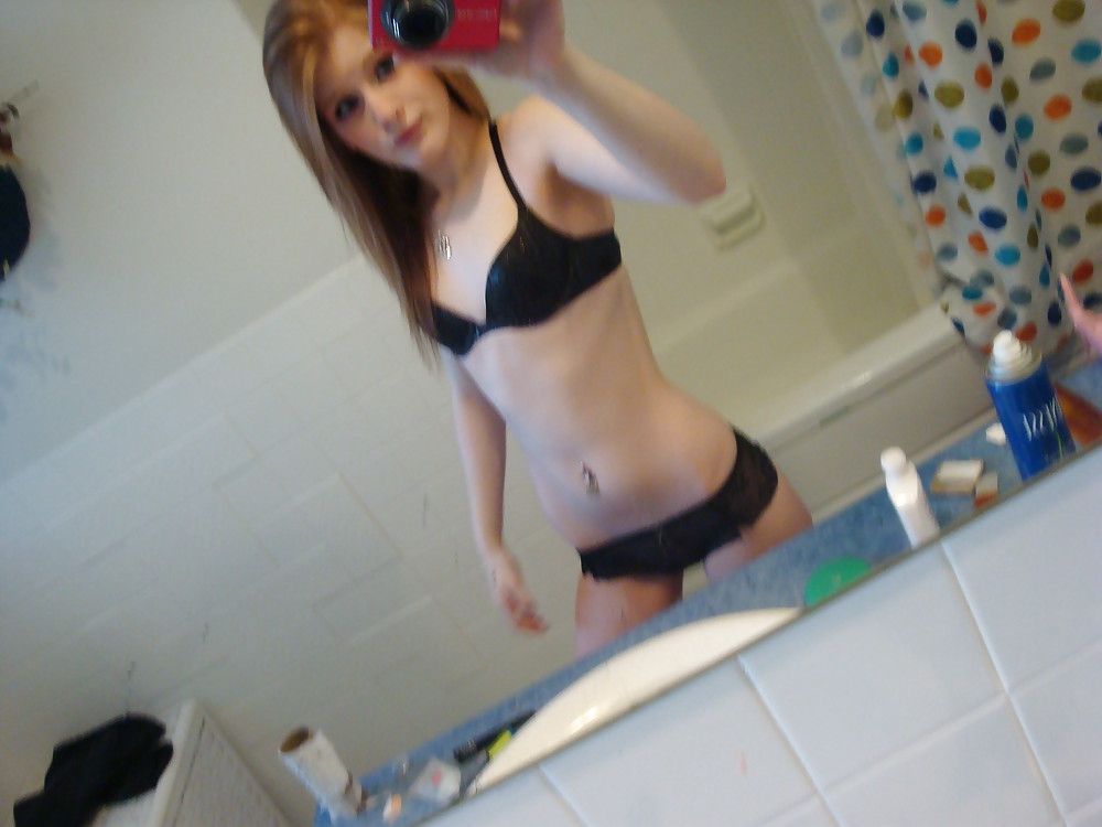 Her Homemade Pics : Hottie in the Mirror #22874902