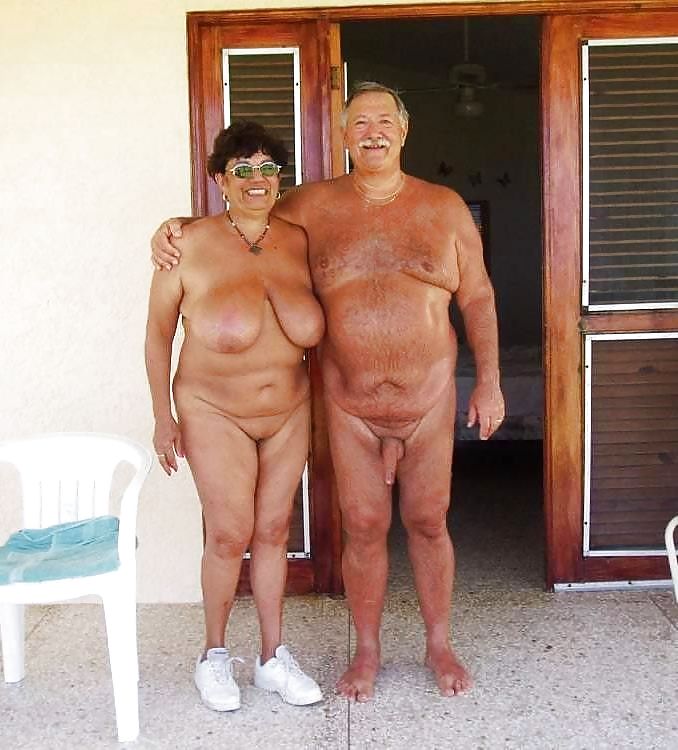 Desnudos del abuelo y la abuela
 #34099741