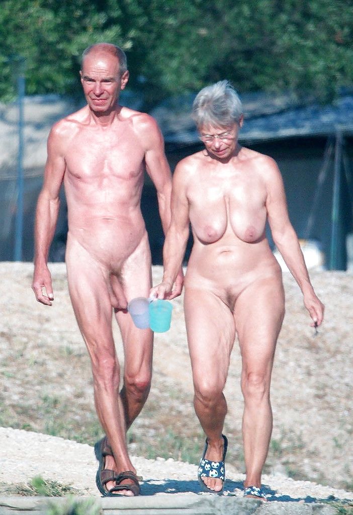 Desnudos del abuelo y la abuela
 #34099767