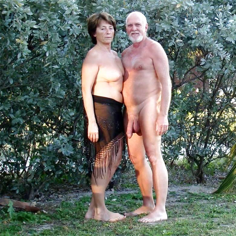 Desnudos del abuelo y la abuela
 #34099806