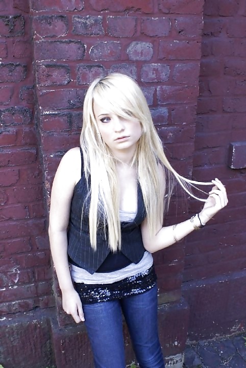 Kim petras - bionda teenager post op ts
 #40989822