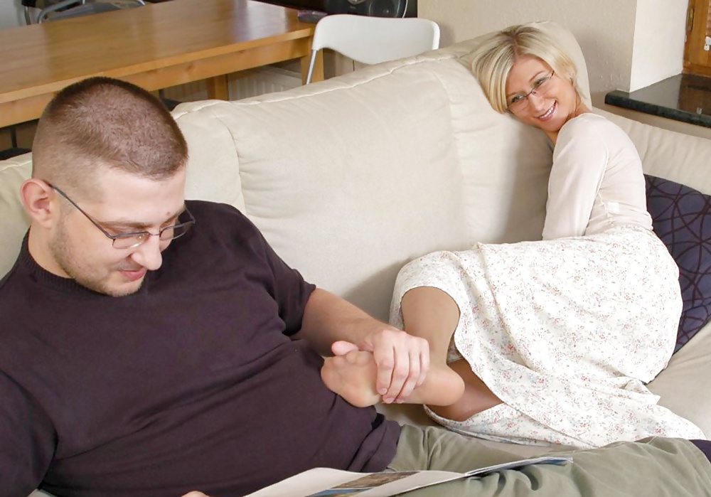Tante Marussja Wir Durch Nicht Ihren Neffen Ihre Füße Massiert Nyloned #31383938