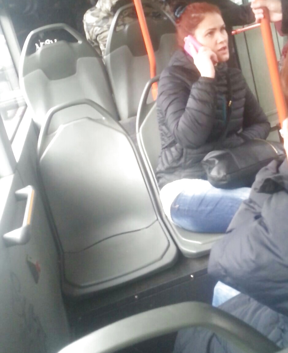 ローマのバスに乗っているスパイ・セクシー・ティーンズ
 #30525505