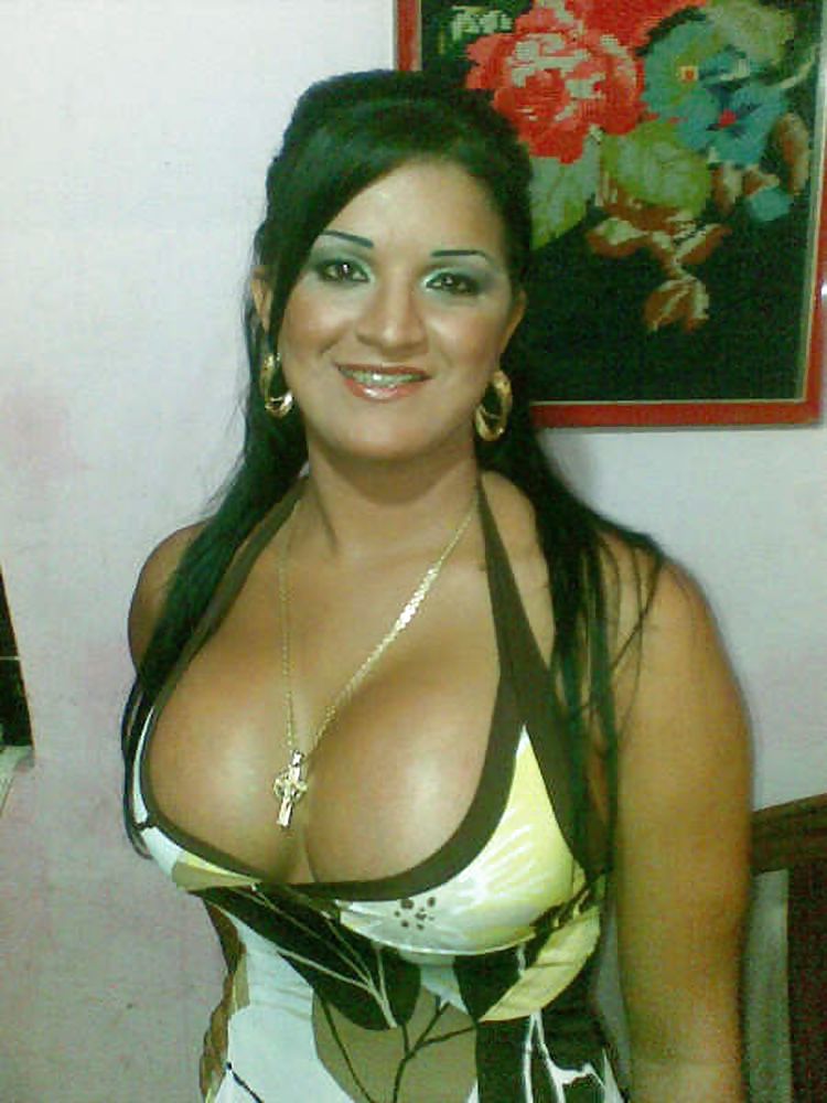 Whore Narco Colombian Avec De Gros Seins Faux #37633644