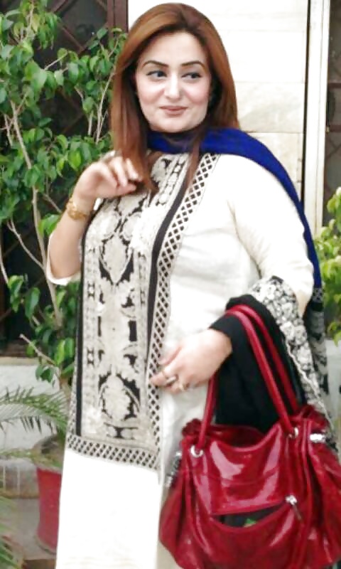 大きな胸のパキ・ミルフ
 #28638463