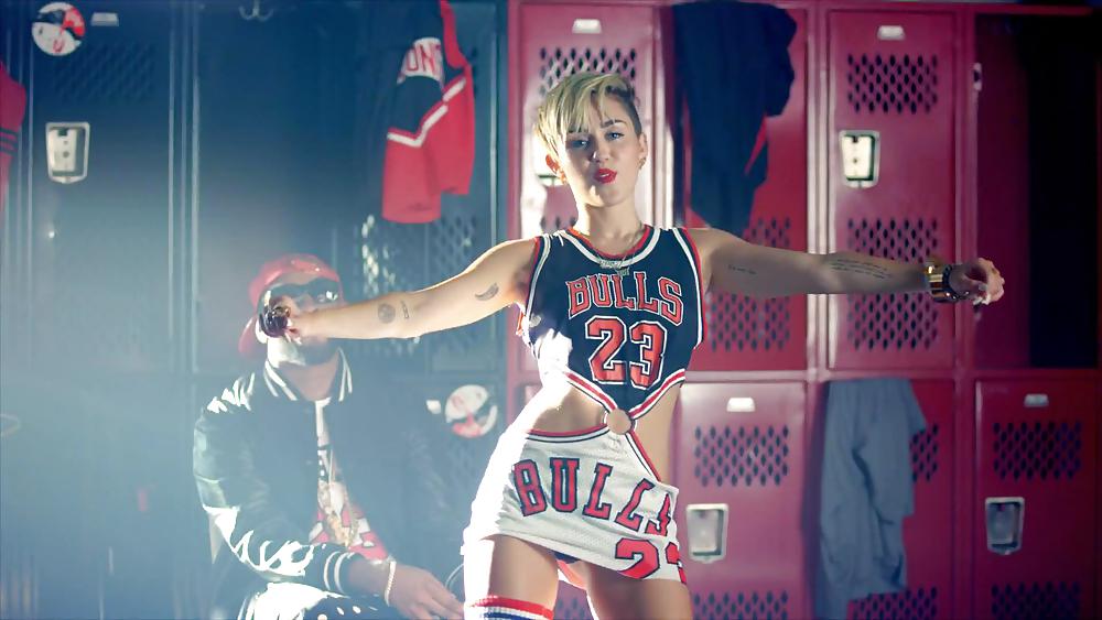 Miley cyrus
 #36899911