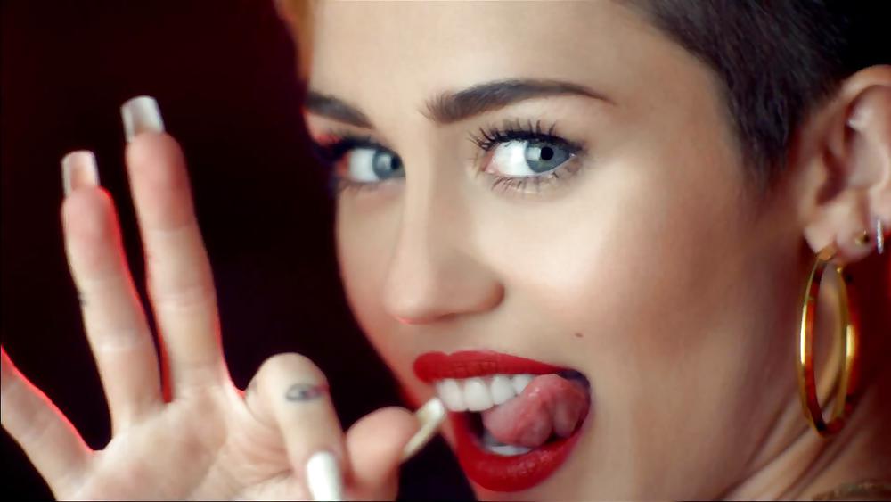 Miley cyrus
 #36899937