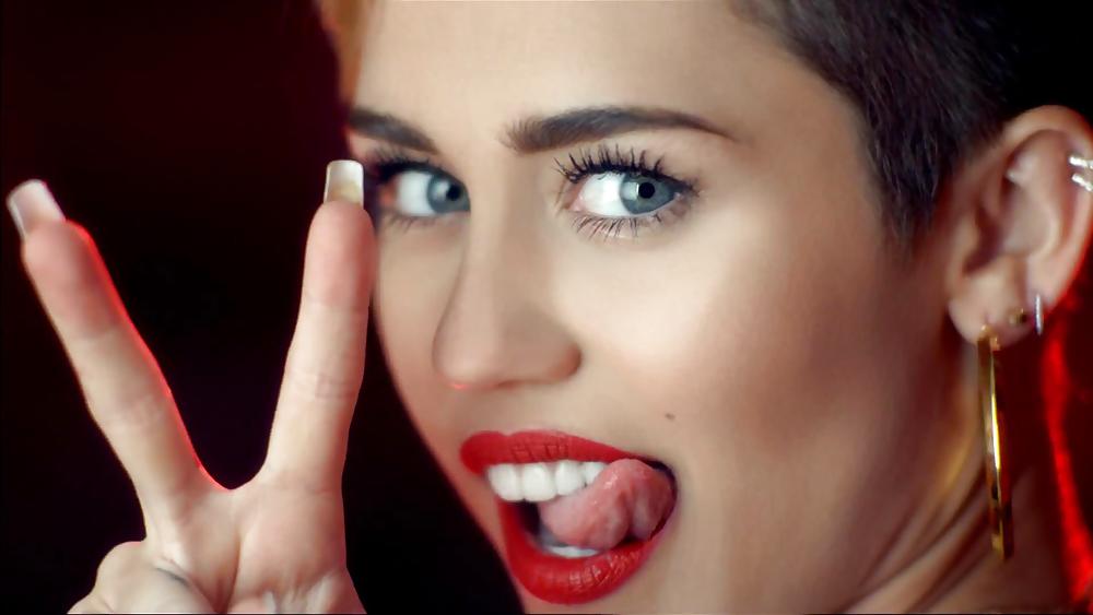 Miley cyrus
 #36899939