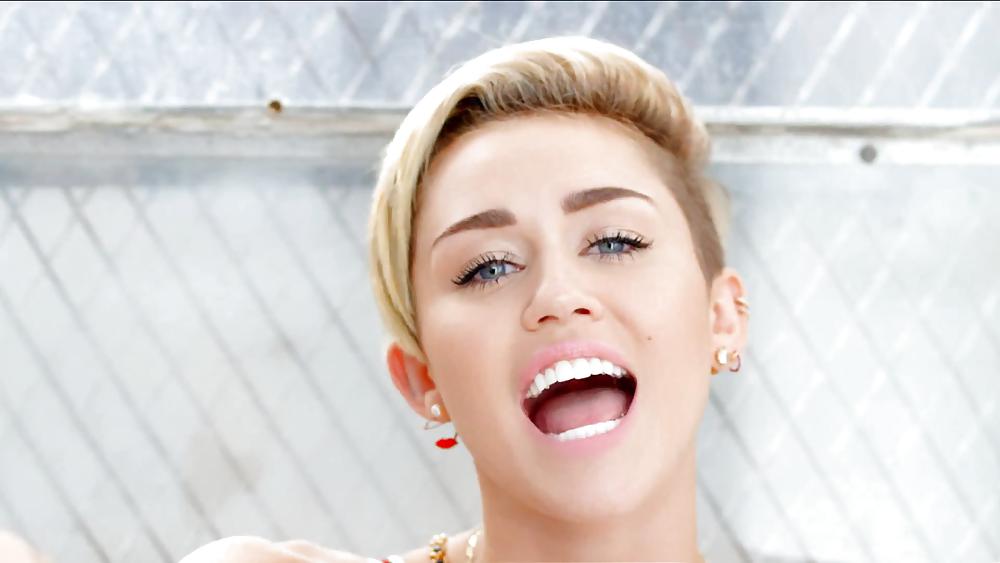 Miley cyrus
 #36899982
