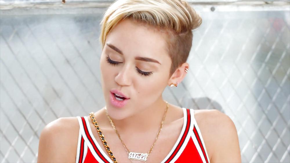 Miley cyrus
 #36900014