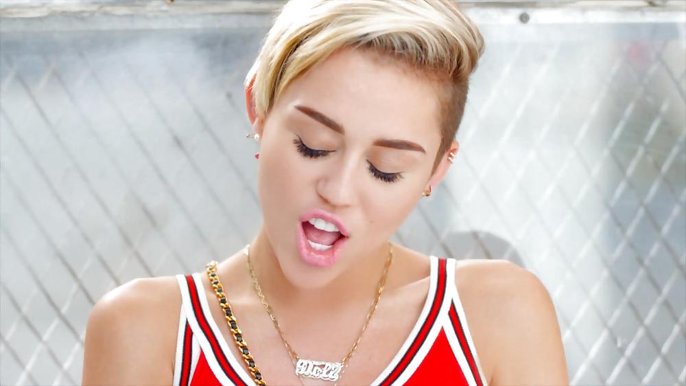 Miley cyrus
 #36900017