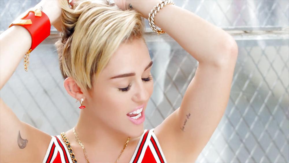 Miley cyrus
 #36900030